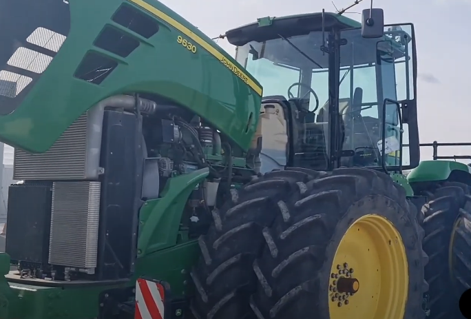 трактор John Deere 9630